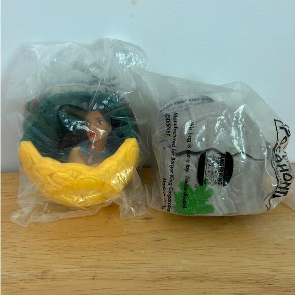 1996 POCAHONTAS Finger Puppets  by Burger King: Pocahontas, John Smith SEALED - Picture 1 of 5